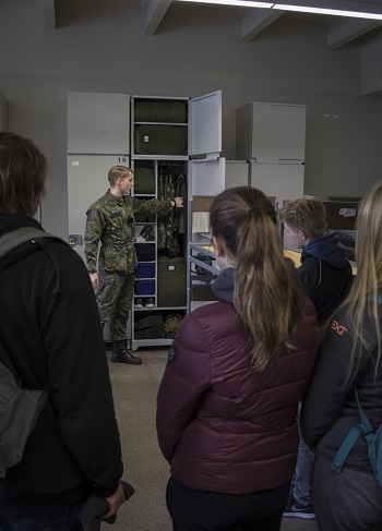Intti tutuksi - Bli bekant med milin i Nylands brigad Intti tutuksi - Bli bekant med milin i Nylands brigad