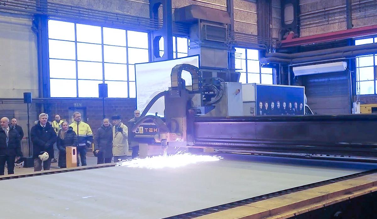 Skärning av stålet för den fjärde korvetten.