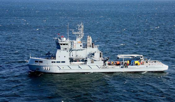 Multipurpose vessel Louhi at sea