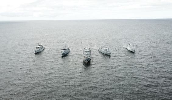 Finnish and NATO’s minehunters in formation at sea.