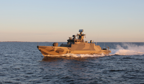 Hamina-luokan ohjusvene Pori vastaanottokokeissa merellä huhtikuussa 2022.