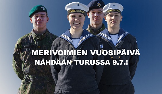 Neljä merivoimien varusmiestä ryhmäkuvassa.