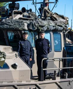 Undersergeanterna Nordberg och Ordén står på Jurmo-båtens däck.