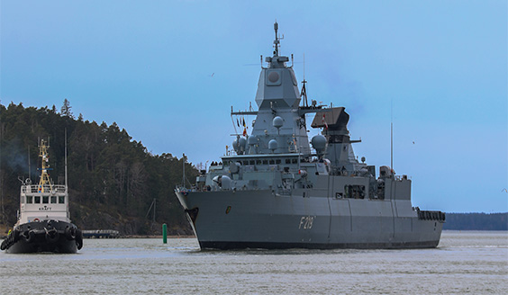 FGS Sachsen saapumassa Turun satamaan
